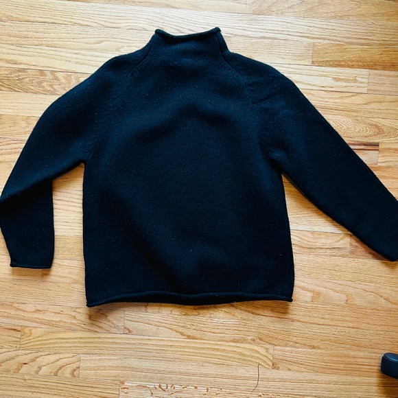 Vintage 1990s J.Crew Lambswool Roll Neck Sweater Black Made in Macau
Measures S - Picture 9 of 11